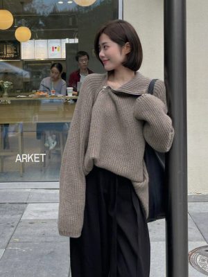 Sweater with side zip