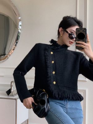 Cardigan with buttons on the side
